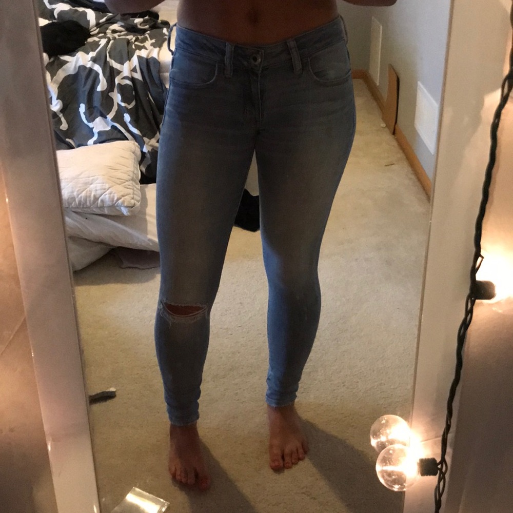 american eagle light wash jeans.